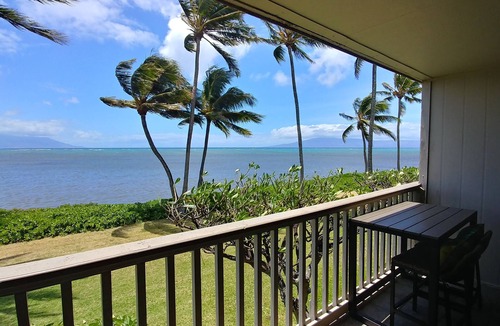 Ualapue Condo | Oceanfront, AC!, king bed, kayaks, pickleball, and beach stuff all included!