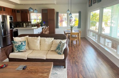 Papaikou House | Oceanfront paradise with AC and wifi close to Hilo