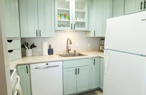 Kihei Condo | OCEANFRONT RESORT- WHALES+LOW WINTER RATES- Kihei Sands Beachfront Condo-B10