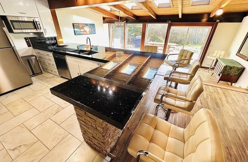 Inglenook House | Pacific Sands Vacation Home by Vynmir