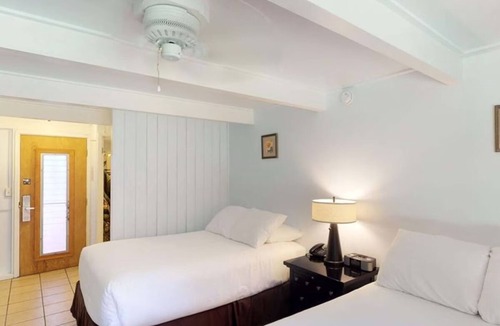 Kaunakakai House | Peaceful Nature Retreat in a Scenic Ocean Front Hotel | Free Parking