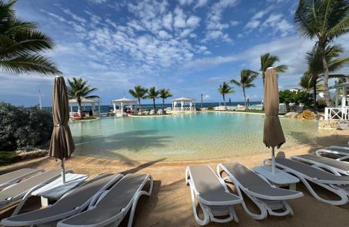 Dominicus Apartment | Penthouse In Tracadero Oceanfront Infinity Pool