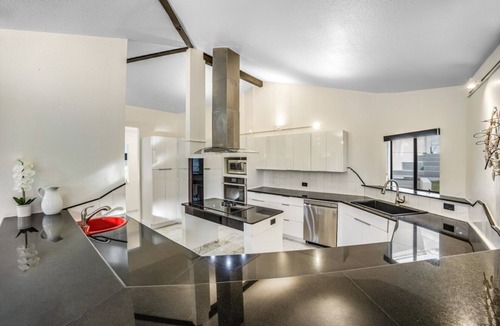 Kaneohe Villa | Poolside Paradise: with Double Bay View Rooms - Unit C