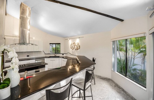 Kaneohe Villa | Poolside Paradise: with Double Bay View Rooms - Unit C