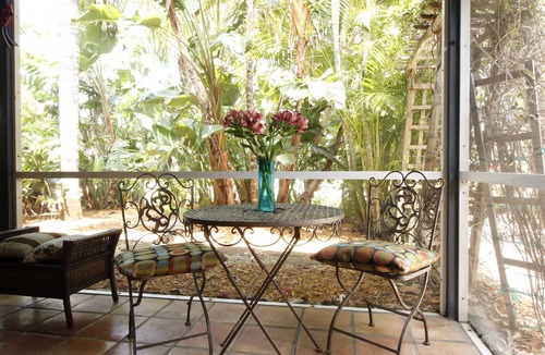 Naples Park House | Private 3 bedroom Home-Walk to Beaches, Restaurants, & Shops-Bikes, Beach Chairs