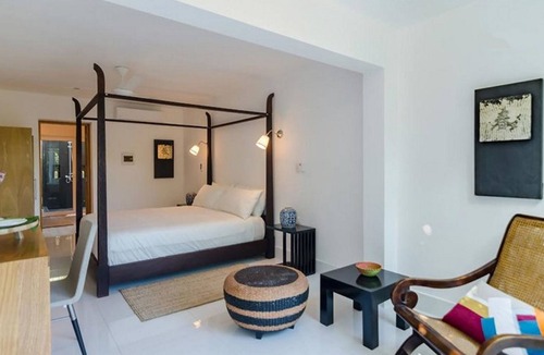 Cabarete Hotel | Private bedroom in beachfront resort with jacuzzi/billiard/pool/Wi-Fi/cable TV