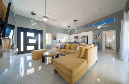 La Mulata House | Private Oasis — 3 King Suites — Brand New.