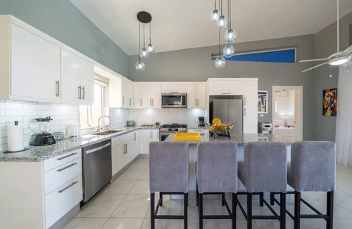 La Mulata House | Private Oasis — 3 King Suites — Brand New.