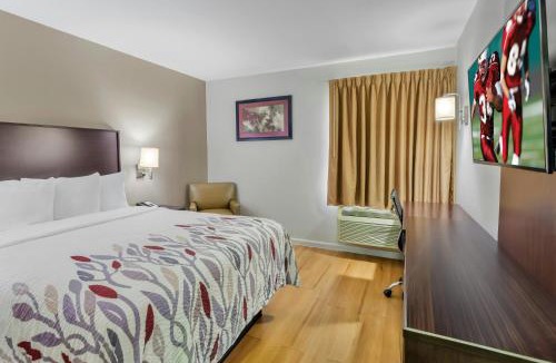 Hillsville Hotel | Red Roof Inn Hillsville
