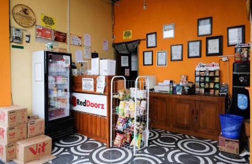 Mojokerto Hotel | RedDoorz near Mojokerto Train Station