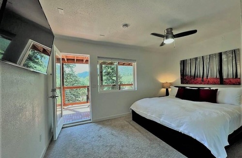 Green Mountain Falls Apartment | Refurbished Historic Green Mountain Falls Lodge