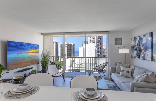 Waikiki Condo | Renovated 1 Bedroom W/Stunning Views, Parking, & Central Air