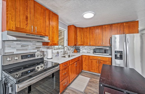 Ewa House | Renovated Steps to the Beach Cottage in Ewa Beach Serene Home C