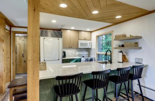 Quechee House | Resort-Style Community! Quechee Chalet w/Deck