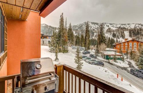 Salt Lake Mountain Resorts House | Resort Townhome with Deck Grill Fireplace WiFi Shared Pool & Hot Tub-Sauna