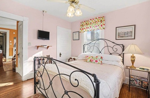 Manheim House | Ribbons N Romance @ The Manheim Manor BnB