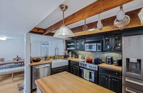 Woodstock House | Riverside Vista, Woodstock Riverfront House