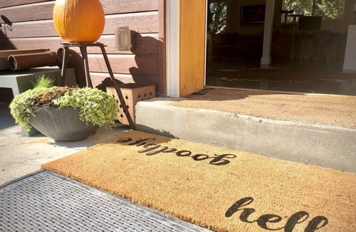 Olympus Cove House | Romantic Winter Escape with Mountain Views - Sleeps 4-6