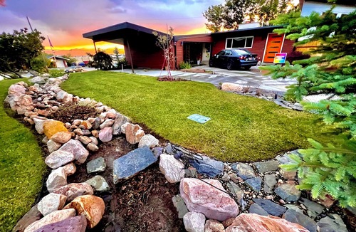 Olympus Cove House | Romantic Winter Escape with Mountain Views - Sleeps 4-6