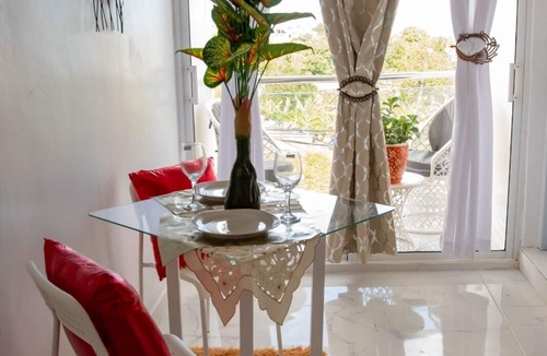 Los Maestros Condo | Royal Terrace Queen I