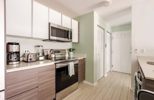 Midtown Condo | Seaview Balcony w/seats freeDrinks! freeGarage PetsOK Full Kitchen on-prem WD