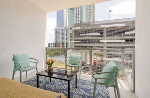 Midtown Condo | Seaview Balcony w/seats freeDrinks! freeGarage PetsOK Full Kitchen on-prem WD