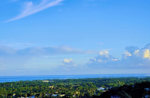 La Ceiba Villa | Seaview queen room with 2 shared bathrooms