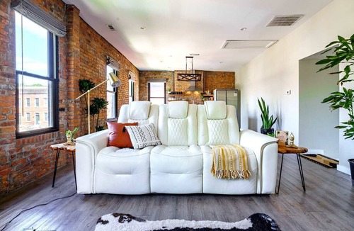 Italian Village House | Short North/Downtown | Steps to High St | Walk to Convention Ctr | Free Parking