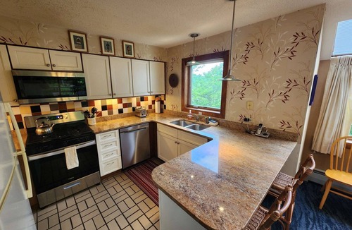 Killington Condo | Ski In/Out Sunrise West Glade 3 BR 3 BA Trailside, Sauna, Pool, Hot Tub
