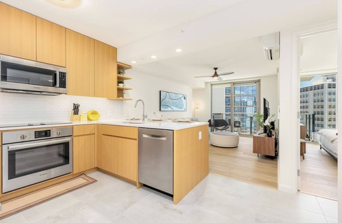 Ala Moana Condo | Sky Ala Moana Luxury Getaway with Ocean-City Views & Amazing Resort Amenities