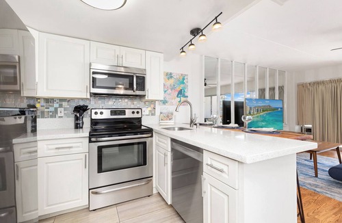 Waikiki Condo | Skyline-Lagoon and Fireworks Magic from the Ilikai w/Top-Tier Amenities