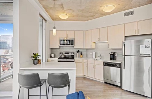 Sobro Apartment | SoBro Business Stay | Rooftop Views Close to Bridgestone & Symphony