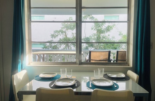 City Center Apartment | South Beach, No Car Needed, Apt with balcony walk to the beach and Lincoln Road