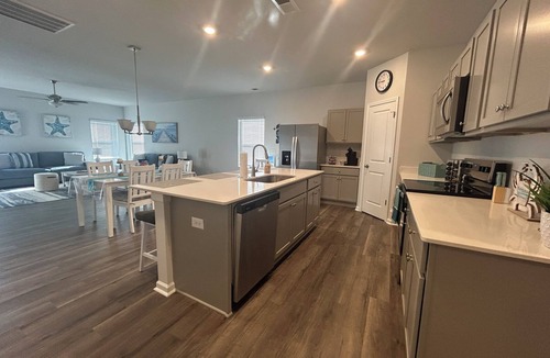 Southport House | Southport Seascape~Family-Friendly,Spacious, Near Beaches & Waterfront Dining