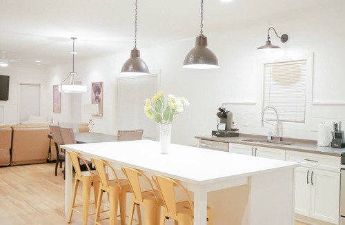 Talbot's Corner House | Spacious Downtown Home, 4 Large Beds 2 Small Beds