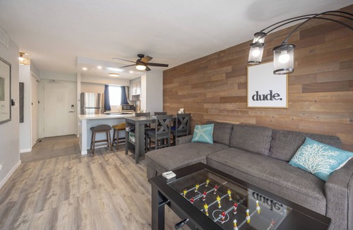 Waikiki Condo | Spacious Modern 2Bdrm Condo, Free Parking in Bldg., Full Kitchen, Sleeps 6.