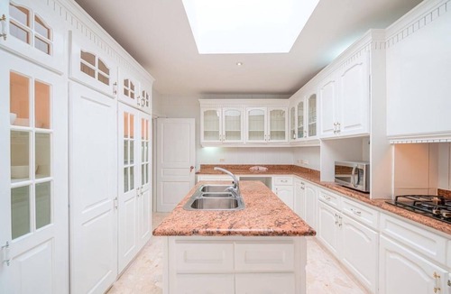 La Esplanada Villa | Spacious villa with 7 bedrooms and WiFi, AC in charming Sosúa