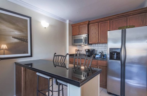 Harbour Town Condo | Spectacular Studio in the Heart of Harbour Town overlooking Harbour & Lighthouse. Dine, Shop, Relax.