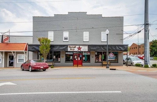 Ashland City Apartment | Studio apartment in the Merchantile