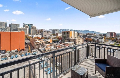 Rio Grande Apartment | Stunning 1BD Pool/Htub/Gym Near Convention Centre