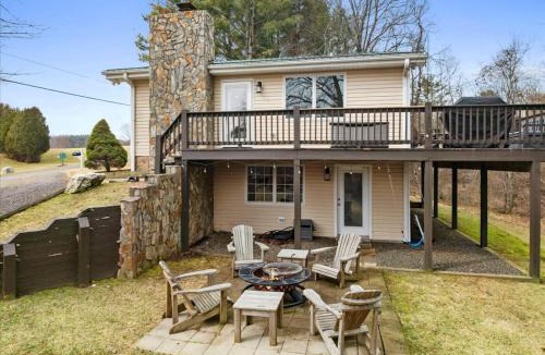 Fancy Gap House | Stunning Mountain Retreat! Packed with Fun! Air Hockey Table! - Two Sisters Chalet