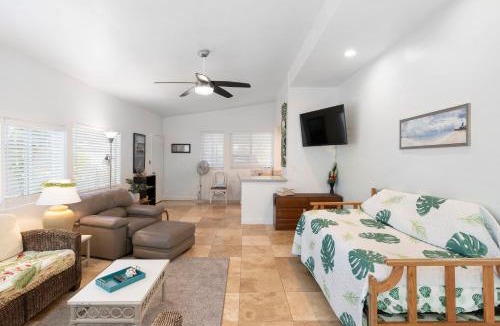 Coconut Grove Apartment | Stylish 1BR Apartment with AC Full Kitchen & WD - Just Steps to the Beach
