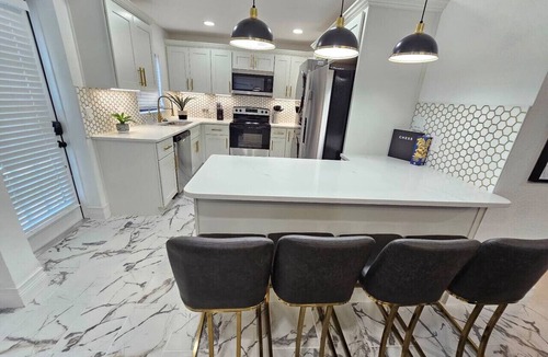 Lawsona - Fern Creek House | Stylish Duplex walkTO Lake Eola Orlando. Sleeps 8