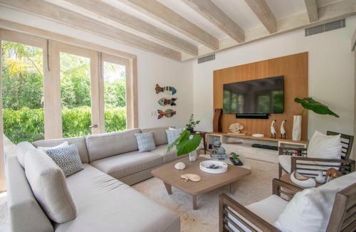 Punta Cana Villa | Stylish fully-staffed villa near beach and lagoons in exclusive golf resort