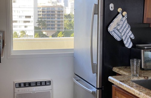 Diamond Head - Kapahulu - St. Louis Condo | Summer Prices! Diamond Head Gem 1 bdr oceanfront condo, surfing, sunset views.