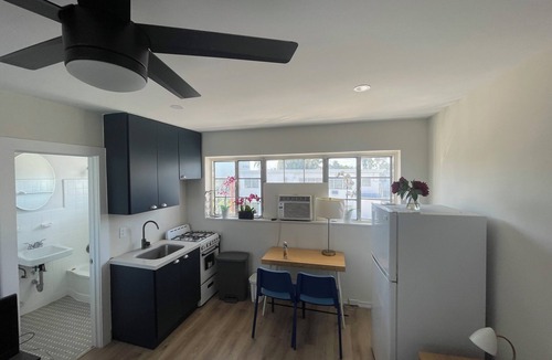 North Beach Apartment | Superb apartment with AC in Miami Beach 1 Block from the Beach