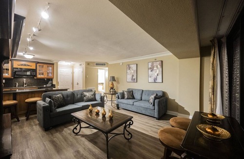 Las Vegas Strip Apartment | SVS: 1BD Bellagio Fountain View | Private Layout | Jockey Club