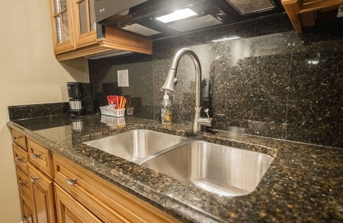 Las Vegas Strip Apartment | SVS: 1BD Bellagio Fountain View | Private Layout | Jockey Club