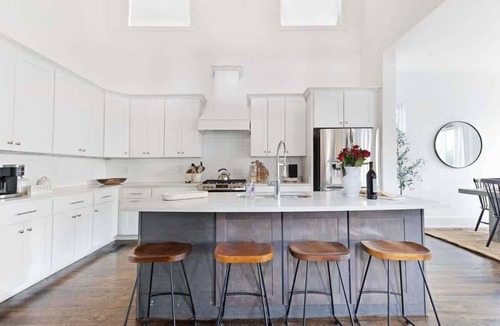 Hope Gardens House | The Maple House - Huge Backyard + Mins to Broadway!