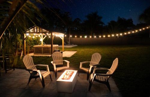 East Naples House | The Morning Star Spa & Private Mini Beach Close to everything